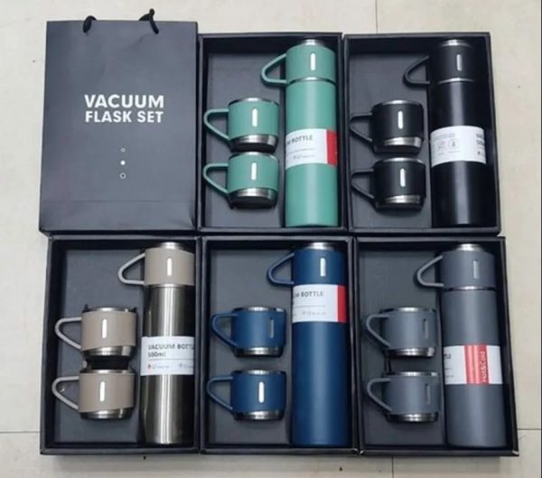 Stainless Steel Vacuum Flask Set – 500ml With 3 Cups (gift Box ) (random Color)